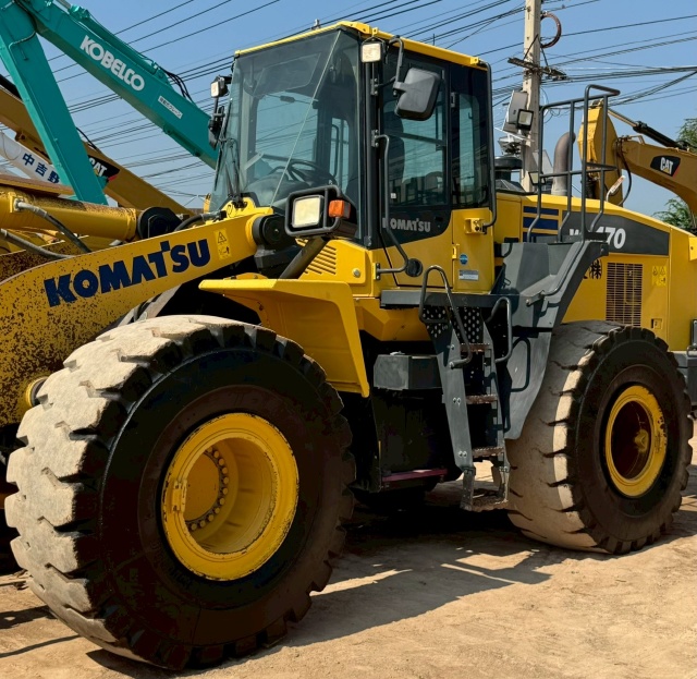 ขายรถตักล้อยาง KOMATSU WA470-7 ปี 2013 นำเข้าจากญี่ปุ่น พร้อมใช้ มีVDOการทำงานครับ