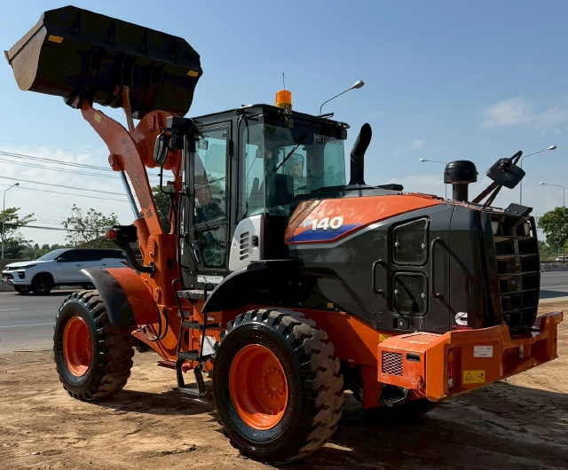 ขายรถตักล้อยาง HITACHI ZW140-6 ปี 2020 นำเข้าจากญี่ปุ่น พร้อมใช้ มีVDOการทำงานครับ