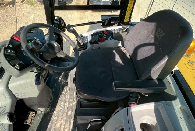 ขายรถตักล้อยาง CAT 910K ปี 2015 แขนยาวพิเศษ พร้อมใช้ มีVDOการทำงานครับ ขายรถตักล้อยาง CAT 910K ปี 2015 แขนยาวพิเศษ พร้อมใช้ มีVDOการทำงานครับ