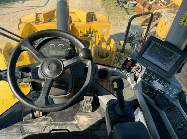 ขายรถตักล้อยาง CAT 930M ปี 2018 นำเข้าจากญี่ปุ่น พร้อมใช้ มีVDOการทำงานครับ