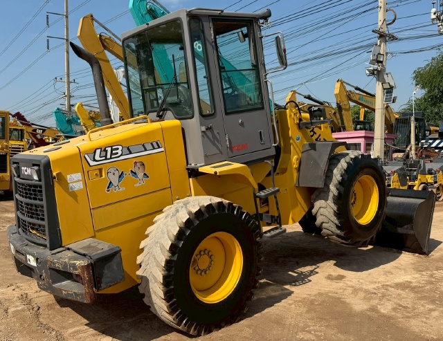 ขายรถตักล้อยาง TCM L13-3 ปี 2006 นำเข้าจากญี่ปุ่น พร้อมใช้ มีVDOการทำงานครับ ขายรถตักล้อยาง TCM L13-3 ปี 2006 นำเข้าจากญี่ปุ่น พร้อมใช้ มีVDOการทำงานครับ