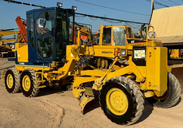 ขายรถเกรด KOMATSU GD405A-2 นำเข้าจากญี่ปุ่น พร้อมใช้ มีVDOการทำงานครับ