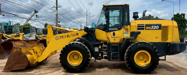 ขายรถตักล้อยาง KOMATSU WA320-8 ปี 2018 แขนยาวพิเศษ นำเข้าจากญี่ปุ่น พร้อมใช้ มีVDOการทำงานครับ