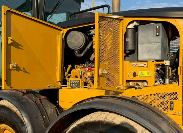 ขายรถเกรด CAT 140M ปี 2010 นำเข้าจากอเมริกาพร้อมใช้ มีVDOการทำงานครับ