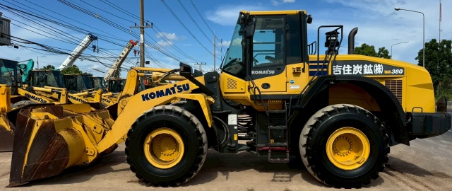 ขายรถตักล้อยาง KOMATSU WA380-7 ปี 2015 นำเข้าจากญี่ปุ่น พร้อมใช้ มีVDOการทำงานครับ