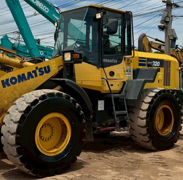 ขายรถตักล้อยาง KOMATSU WA320-7 ปี 2015 นำเข้าจากญี่ปุ่น พร้อมใช้ มีVDOการทำงานครับ