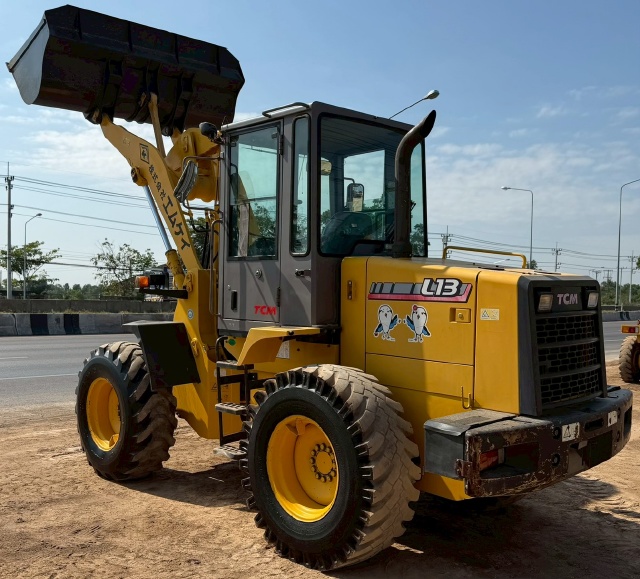 ขายรถตักล้อยาง TCM L13-3 ปี 2006 นำเข้าจากญี่ปุ่น พร้อมใช้ มีVDOการทำงานครับ ขายรถตักล้อยาง TCM L13-3 ปี 2006 นำเข้าจากญี่ปุ่น พร้อมใช้ มีVDOการทำงานครับ