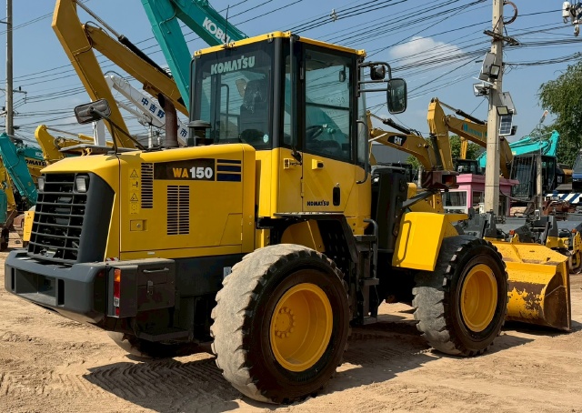 ขายรถตักล้อยาง KOMATSU WA150-6 ปี 2012 นำเข้าจากญี่ปุ่น พร้อมใช้ มีVDOการทำงานครับ ขายรถตักล้อยาง KOMATSU WA150-6 ปี 2012 นำเข้าจากญี่ปุ่น พร้อมใช้ มีVDOการทำงานครับ