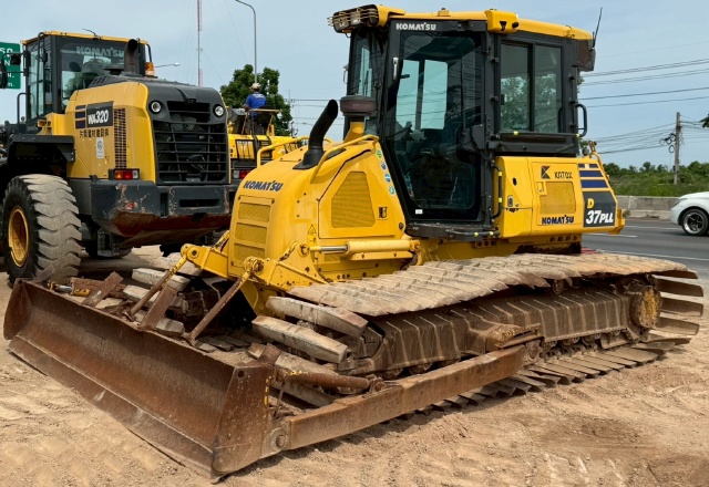 ขายรถดันดิน KOMATSU D37PLL-24 ปี 2017 พร้อมใช้ มีVDOการทำงานครับ