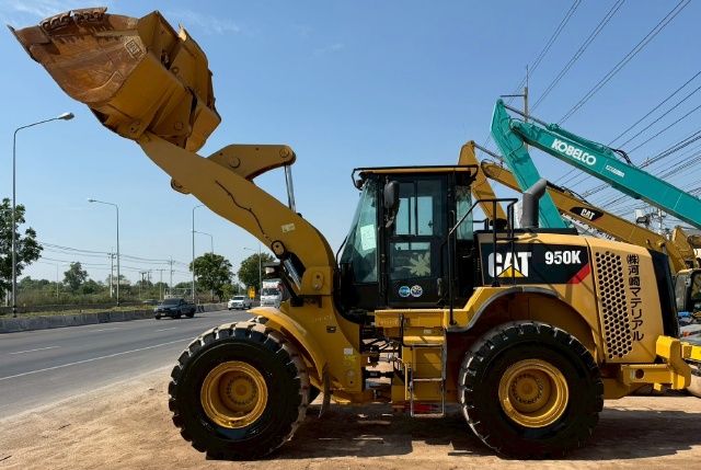 ขายรถตักล้อยาง CAT 950K ปี 2016 นำเข้าจากญี่ปุ่น พร้อมใช้ มีVDOการทำงานครับ