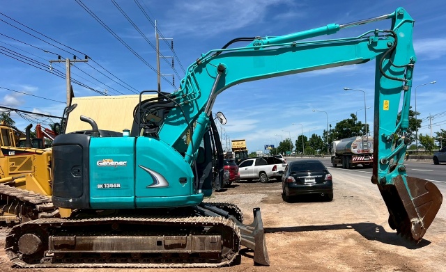 ขายรถขุด KOBELCO SK135SR-2 ปี 2013 นำเข้าจากญี่ปุ่น พร้อมใช้ มีVDOการทำงานครับ