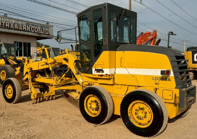 ขายรถเกรด KOMATSU GD355A-3 นำเข้าจากญี่ปุ่น พร้อมใช้ มีVDOการทำงานครับ