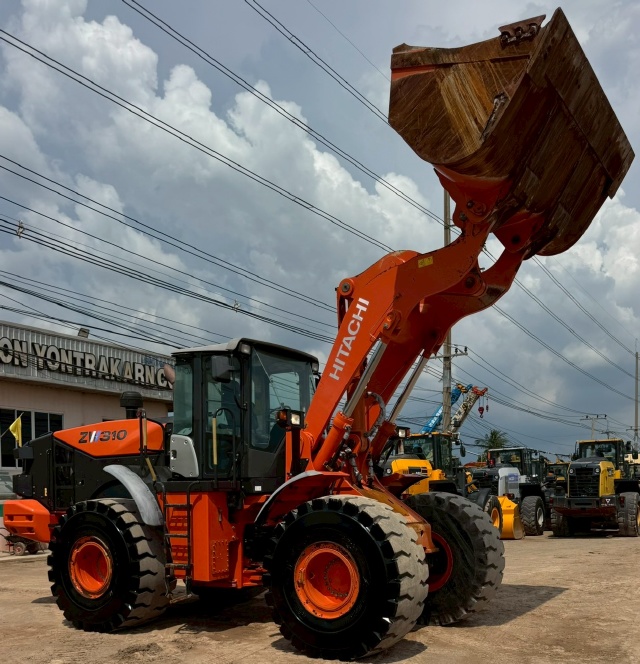 ขายรถตักล้อยาง HITACHI ZW310-5B ปี 2016 นำเข้าจากญี่ปุ่น พร้อมใช้ มีVDOการทำงานครับ ขายรถตักล้อยาง HITACHI ZW310-5B ปี 2016 นำเข้าจากญี่ปุ่น พร้อมใช้ มีVDOการทำงานครับ