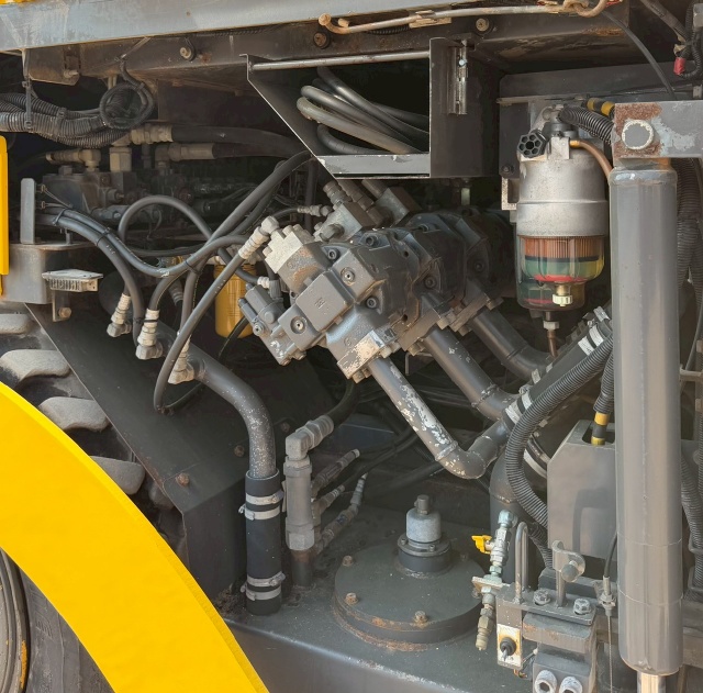 ขายรถปูยาง SUMITOMO HA60W-7 (ขนาด 6 เมตร) ปี 2008 นำเข้าจากญี่ปุ่น พร้อมใช้ มีVDOการทำงานครับ ขายรถปูยาง SUMITOMO HA60W-7 (ขนาด 6 เมตร) ปี 2008 นำเข้าจากญี่ปุ่น พร้อมใช้ มีVDOการทำงานครับ