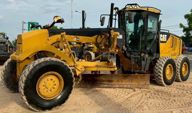 ขายรถเกรด CAT 140M ปี 2010 พร้อมใช้ มีVDOการทำงานครับ
