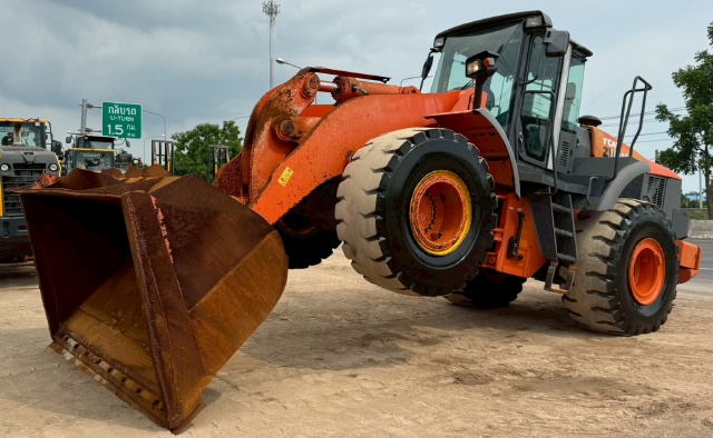 ขายรถตักล้อยาง HITACHI ZW310-A นำเข้าจากญี่ปุ่น พร้อมใช้ มีVDOการทำงานครับ
