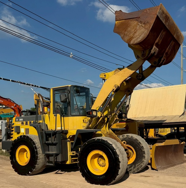 ขายรถตักล้อยาง KOMATSU WA350-3E นำเข้าจากญี่ปุ่น พร้อมใช้ มีVDOการทำงานครับ ขายรถตักล้อยาง KOMATSU WA350-3E นำเข้าจากญี่ปุ่น พร้อมใช้ มีVDOการทำงานครับ