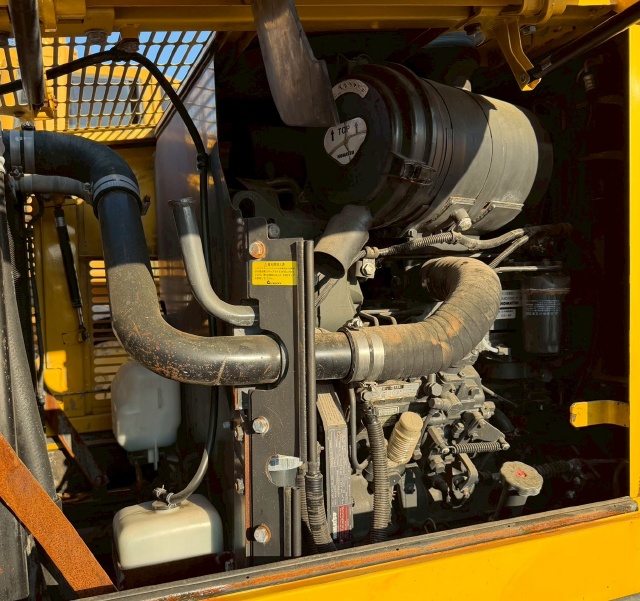 ขายรถตักล้อยาง KOMATSU WA100-5 นำเข้าจากญี่ปุ่น พร้อมใช้ มีVDOการทำงานครับ ขายรถตักล้อยาง KOMATSU WA100-5 นำเข้าจากญี่ปุ่น พร้อมใช้ มีVDOการทำงานครับ