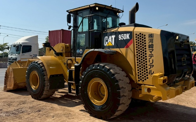 ขายรถตักล้อยาง CAT 950K ปี 2016 นำเข้าจากญี่ปุ่น พร้อมใช้ มีVDOการทำงานครับ