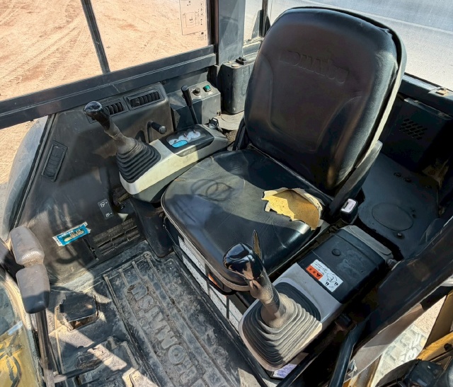 ขายรถขุด KOMATSU PC35MR-2 ปี 2003 อาร์มพิเศษ นำเข้าจากญี่ปุ่น พร้อมใช้ มีVDOการทำงานครับ