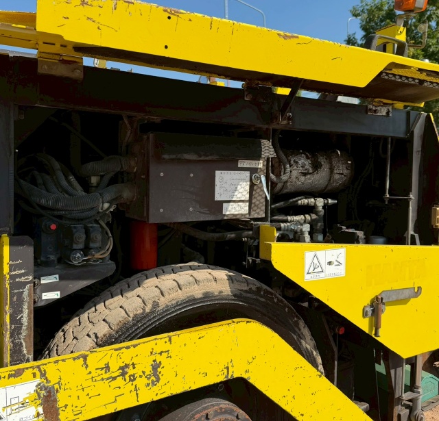 ขายรถปูยาง HANTA F1432W3 ปี 2012 (ขนาด 3.1 เมตร) นำเข้าจากญี่ปุ่น พร้อมใช้ มีVDOการทำงานครับ ขายรถปูยาง HANTA F1432W3 ปี 2012 (ขนาด 3.1 เมตร) นำเข้าจากญี่ปุ่น พร้อมใช้ มีVDOการทำงานครับ