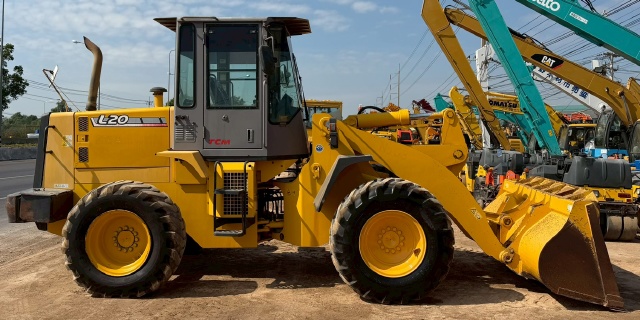 ขายรถตักล้อยาง TCM L20-3 ปี 2004 นำเข้าจากญี่ปุ่น พร้อมใช้ มีVDOการทำงานครับ