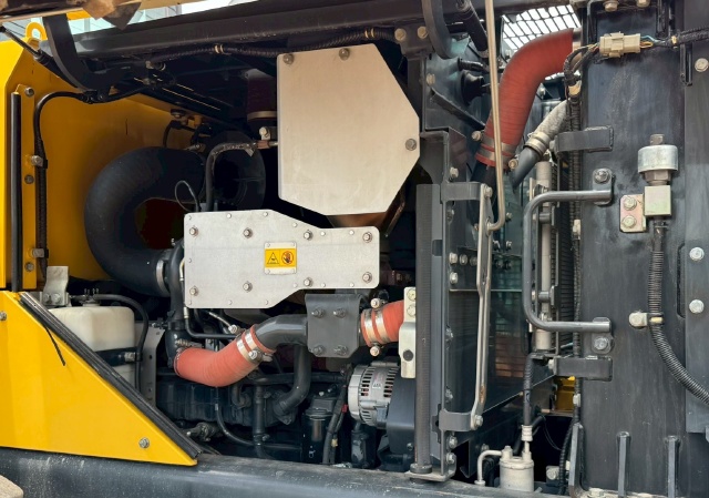 ขายรถตักล้อยาง KOMATSU WA320-7 ปี 2015 นำเข้าจากญี่ปุ่น พร้อมใช้ มีVDOการทำงานครับ