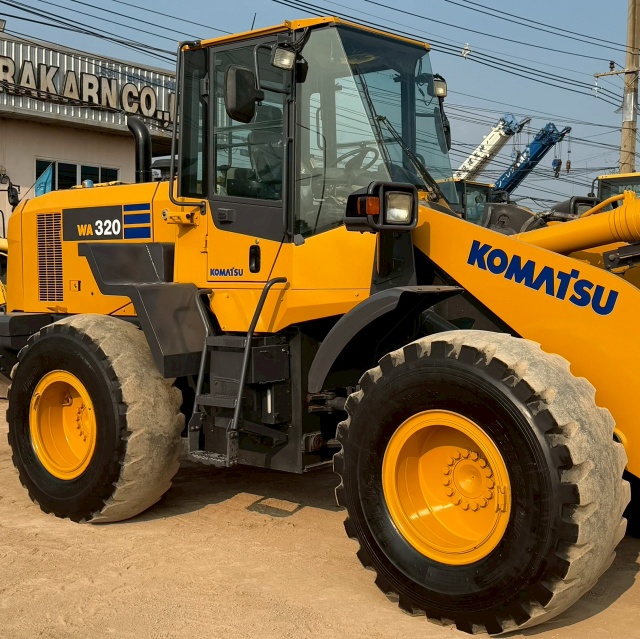 ขายรถตักล้อยาง KOMATSU WA320-7 ปี 2016 นำเข้าจากญี่ปุ่น พร้อมใช้ มีVDOการทำงานครับ