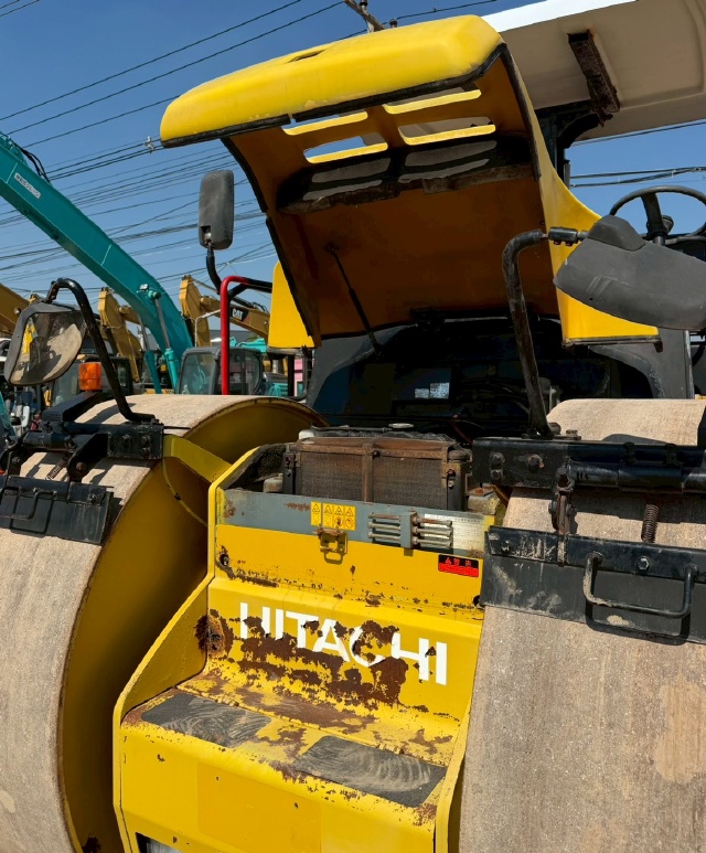 ขายรถบด DYNAPAC CS125 ปี 2000 นำเข้าจากญี่ปุ่น พร้อมใช้ มีVDOการทำงานครับ ขายรถบด DYNAPAC CS125 ปี 2000 นำเข้าจากญี่ปุ่น พร้อมใช้ มีVDOการทำงานครับ