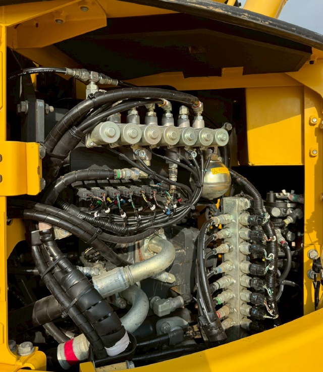 ขายรถขุด KOMATSU PC228US-10 ปี 2015 นำเข้าจากญี่ปุ่น พร้อมใช้ มีVDOการทำงานครับ