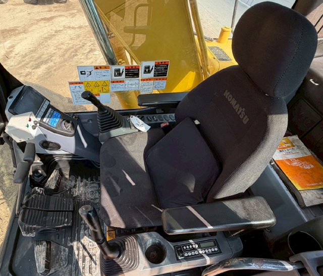 ขายรถขุด KOMATSU PC120-8 หัวคีบ นำเข้าจากญี่ปุ่น พร้อมใช้ มีVDOการทำงานครับ ขายรถขุด KOMATSU PC120-8 หัวคีบ นำเข้าจากญี่ปุ่น พร้อมใช้ มีVDOการทำงานครับ