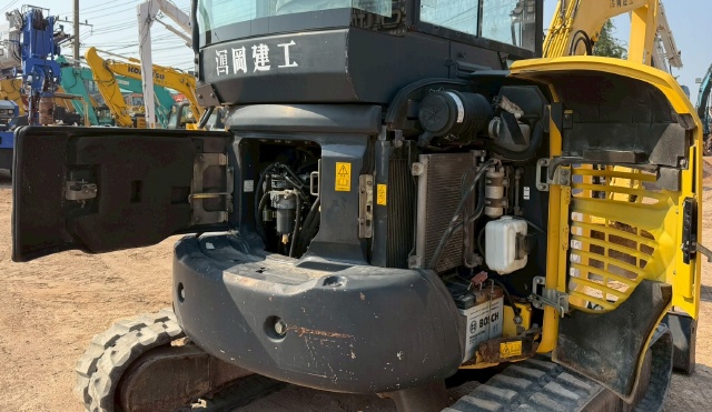 ขายรถขุด KOMATSU PC35MR-2 ปี 2003 อาร์มพิเศษ นำเข้าจากญี่ปุ่น พร้อมใช้ มีVDOการทำงานครับ