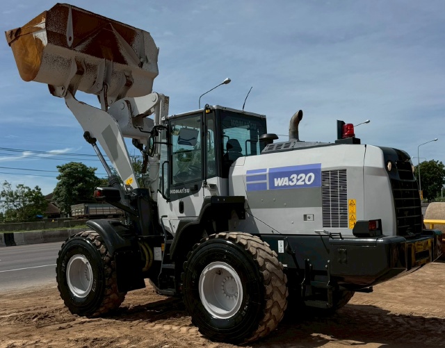 ขายรถตักล้อยาง KOMATSU WA320-8 ปี 2021 พร้อมใช้ มีVDOการทำงานครับ