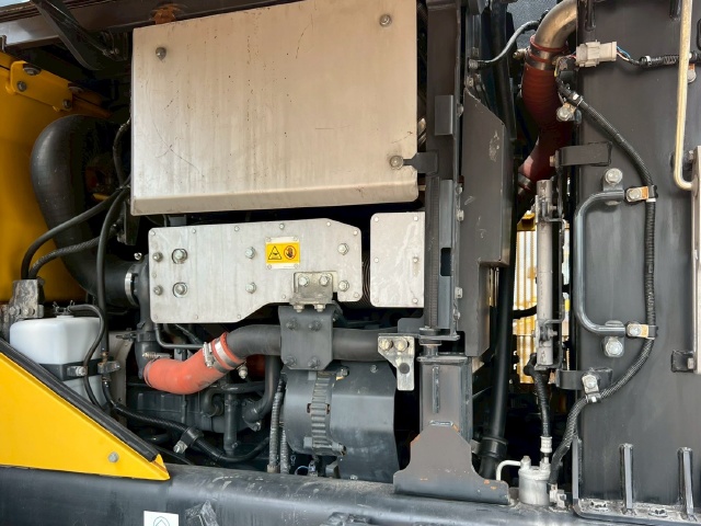 ขายรถตักล้อยาง KOMATSU WA320-8 ปี 2018 แขนยาวพิเศษ นำเข้าจากญี่ปุ่น พร้อมใช้ มีVDOการทำงานครับ