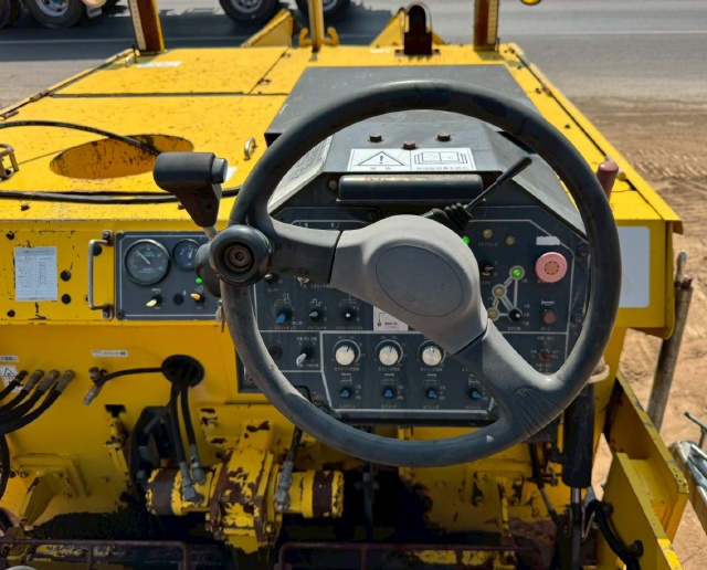 ขายรถปูยาง SUMITOMO HB31W-5B ปี 2009 (ขนาด 3.1 เมตร) นำเข้าจากญี่ปุ่น พร้อมใช้ มีVDOการทำงานครับ ขายรถปูยาง SUMITOMO HB31W-5B ปี 2009 (ขนาด 3.1 เมตร) นำเข้าจากญี่ปุ่น พร้อมใช้ มีVDOการทำงานครับ