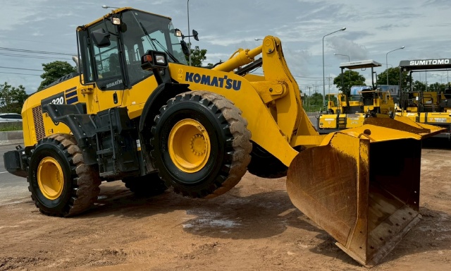 ขายรถตักล้อยาง KOMATSU WA320-8 ปี 2020 นำเข้าจากญี่ปุ่น พร้อมใช้ มีVDOการทำงานครับ ขายรถตักล้อยาง KOMATSU WA320-8 ปี 2020 นำเข้าจากญี่ปุ่น พร้อมใช้ มีVDOการทำงานครับ