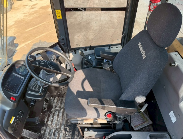 ขายรถตักล้อยาง KOMATSU WA100-8 ปี 2018 นำเข้าจากญี่ปุ่น พร้อมใช้ มีVDOการทำงานครับ