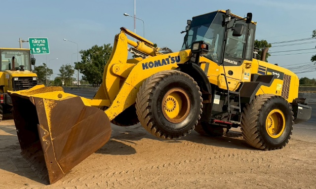 ขายรถตักล้อยาง KOMATSU WA320-7 ปี 2016 นำเข้าจากญี่ปุ่น พร้อมใช้ มีVDOการทำงานครับ