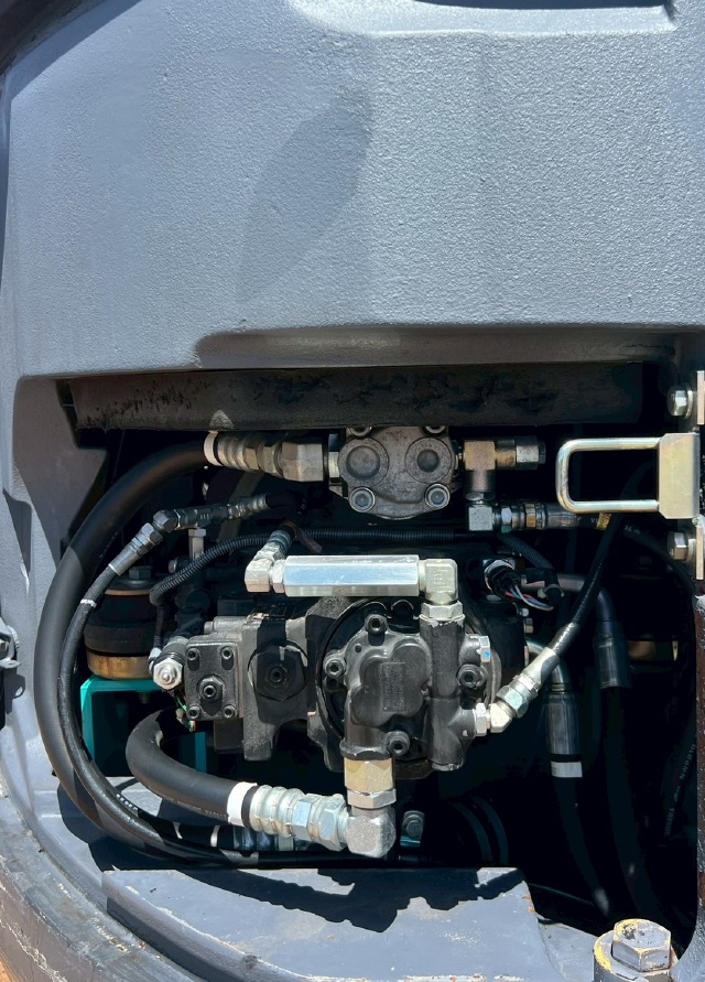 ขายรถขุด KOBELCO SK135SR-2 ปี 2013 นำเข้าจากญี่ปุ่น พร้อมใช้ มีVDOการทำงานครับ