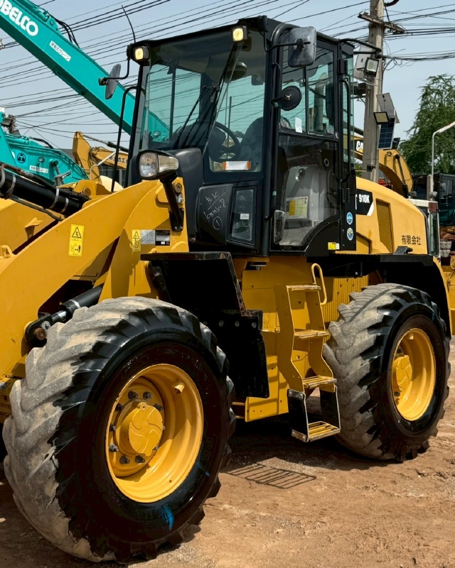 ขายรถตักล้อยาง CAT 910K ปี 2015 พร้อมใช้ มีVDOการทำงานครับ
