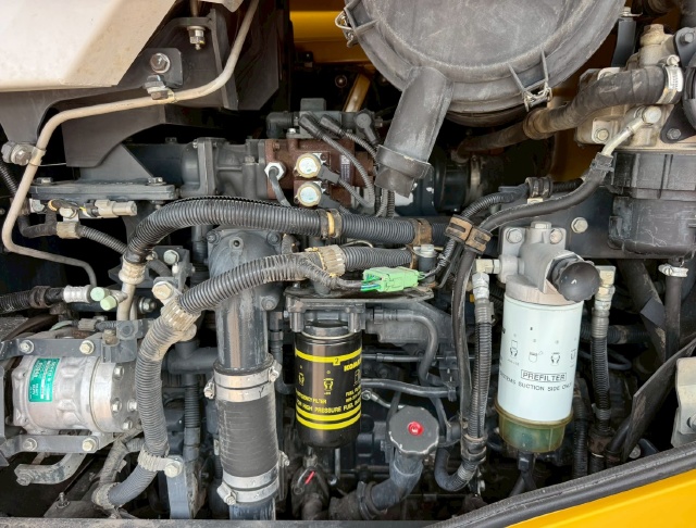 ขายรถตักล้อยาง KOMATSU WA320-7 ปี 2015 นำเข้าจากญี่ปุ่น พร้อมใช้ มีVDOการทำงานครับ