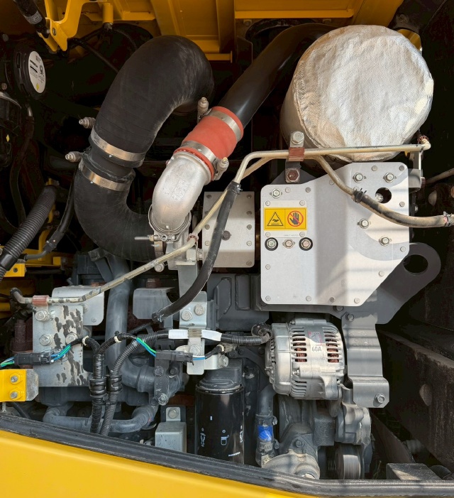 ขายรถตักล้อยาง KOMATSU WA200-7 ปี 2015 นำเข้าจากญี่ปุ่น พร้อมใช้ มีVDOการทำงานครับ