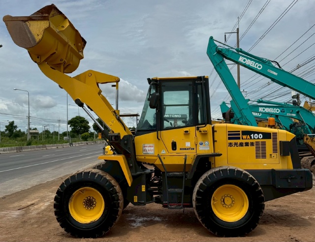 ขายรถตักล้อยาง KOMATSU WA100-5 นำเข้าจากญี่ปุ่น พร้อมใช้ มีVDOการทำงานครับ ขายรถตักล้อยาง KOMATSU WA100-5 นำเข้าจากญี่ปุ่น พร้อมใช้ มีVDOการทำงานครับ