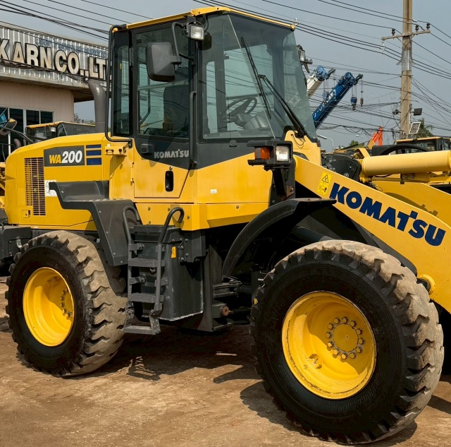 ขายรถตักล้อยาง KOMATSU WA200-7 ปี 2015 นำเข้าจากญี่ปุ่น พร้อมใช้ มีVDOการทำงานครับ