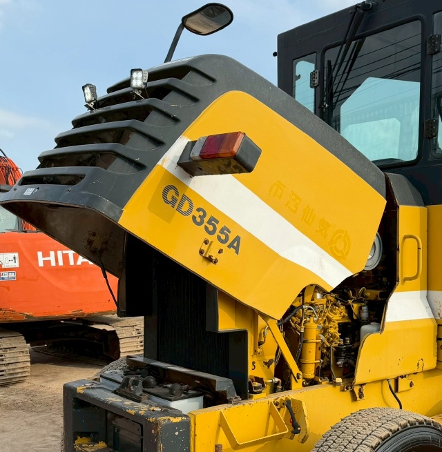ขายรถเกรด KOMATSU GD355A-3 นำเข้าจากญี่ปุ่น พร้อมใช้ มีVDOการทำงานครับ