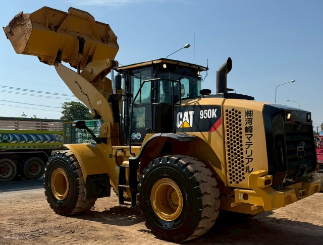 ขายรถตักล้อยาง CAT 950K ปี 2016 นำเข้าจากญี่ปุ่น พร้อมใช้ มีVDOการทำงานครับ