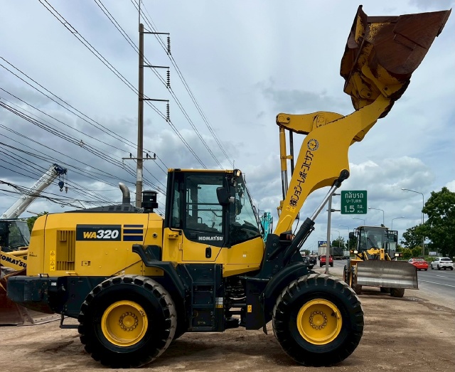 ขายรถตักล้อยาง KOMATSU WA320-8 ปี 2018 แขนยาวพิเศษ นำเข้าจากญี่ปุ่น พร้อมใช้ มีVDOการทำงานครับ