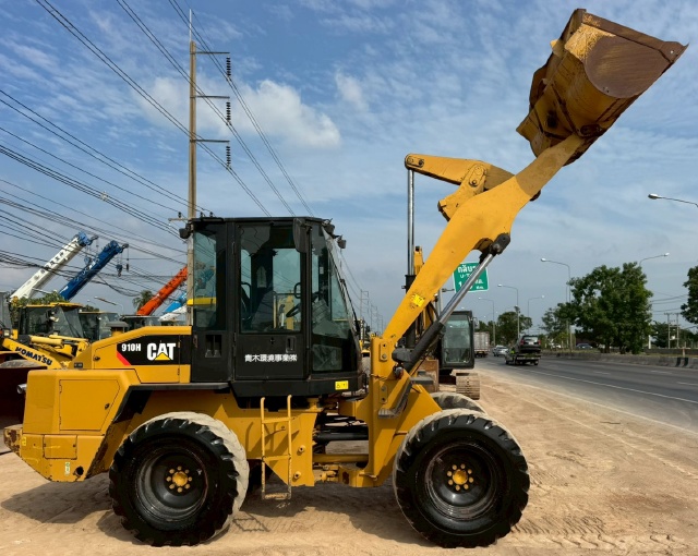 ขายรถตักล้อยาง CAT 910H ปี 2012 แขนยาวพิเศษ นำเข้าจากญี่ปุ่น พร้อมใช้ มีVDOการทำงานครับ