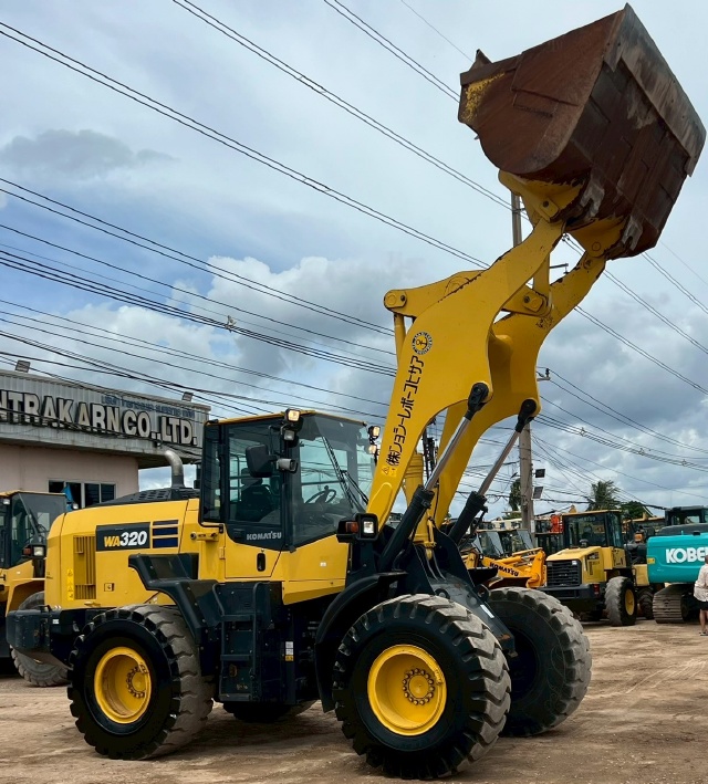 ขายรถตักล้อยาง KOMATSU WA320-8 ปี 2018 แขนยาวพิเศษ นำเข้าจากญี่ปุ่น พร้อมใช้ มีVDOการทำงานครับ