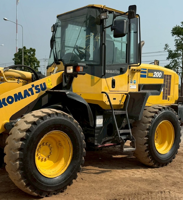 ขายรถตักล้อยาง KOMATSU WA200-7 ปี 2015 นำเข้าจากญี่ปุ่น พร้อมใช้ มีVDOการทำงานครับ